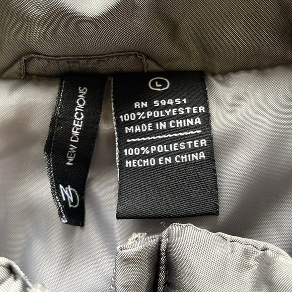 NEW DIRECTIONS Silver Gray Puffy Vest Metallic Full Zip Size Large - Picture 6 of 7